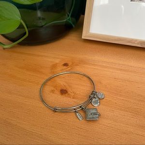 Alex and Ani Graduation Cap 2015 Charm Bracelet Stackable Rafaelian Silver